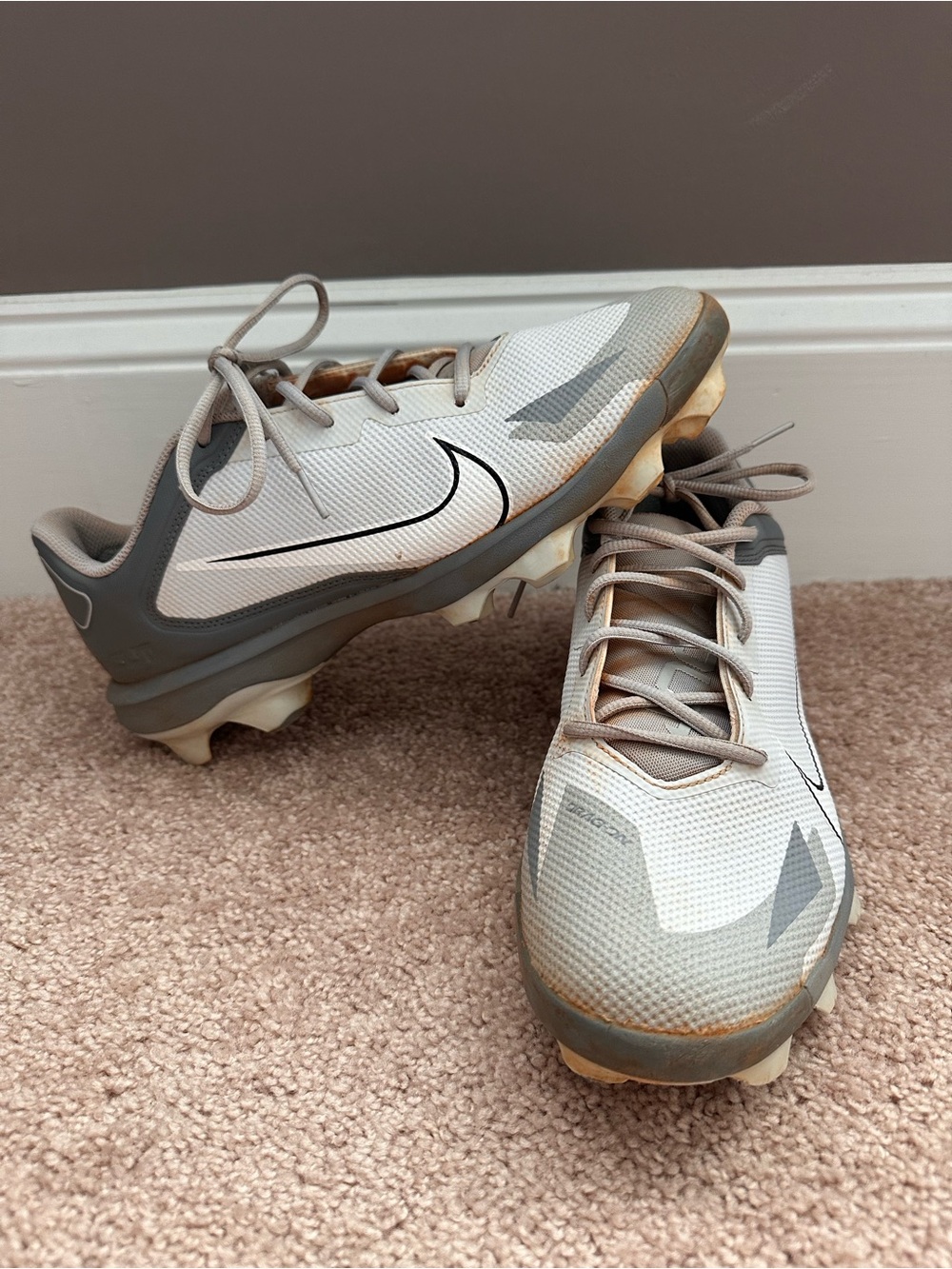 Nike White and Gray Mike Trout Baseball Cleats
